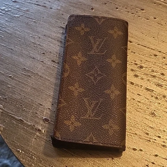 Louis vuitton case - Picture 1 of 8